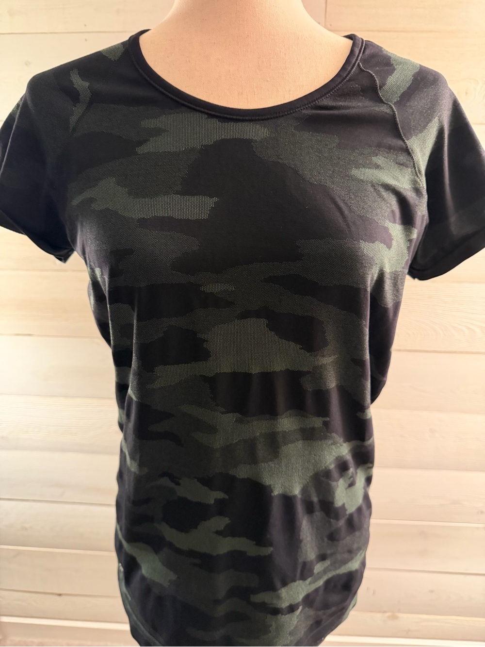 Athleta Women's Camouflage Short Sleeve Tee in Olive and Black